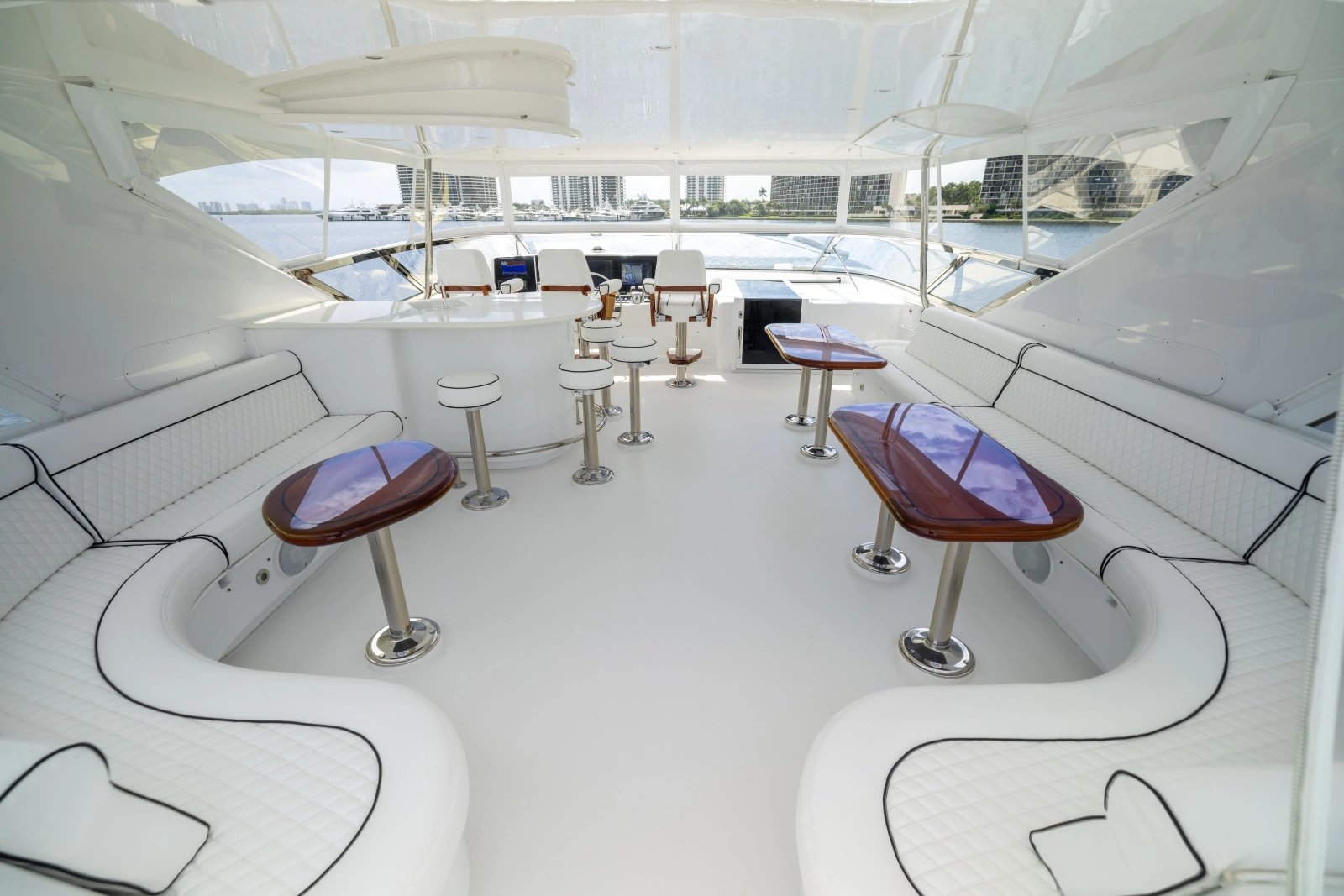 2005 Hatteras 80 Motor Yacht