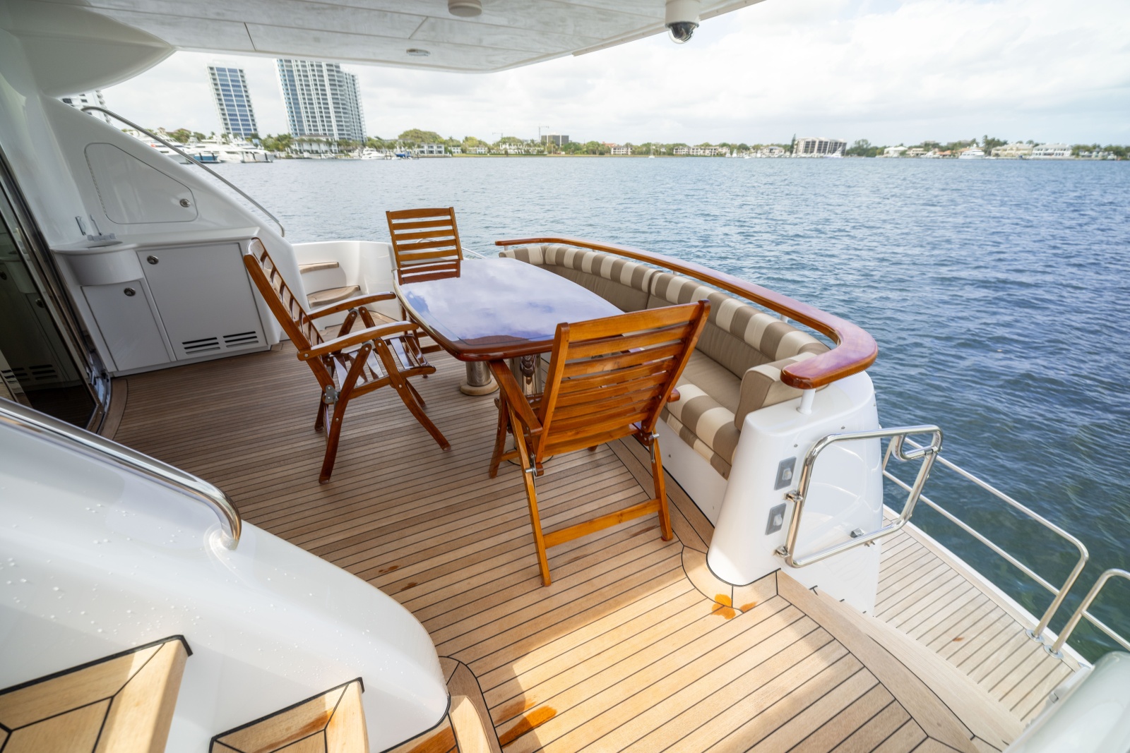 2005 Hatteras 80 Motor Yacht