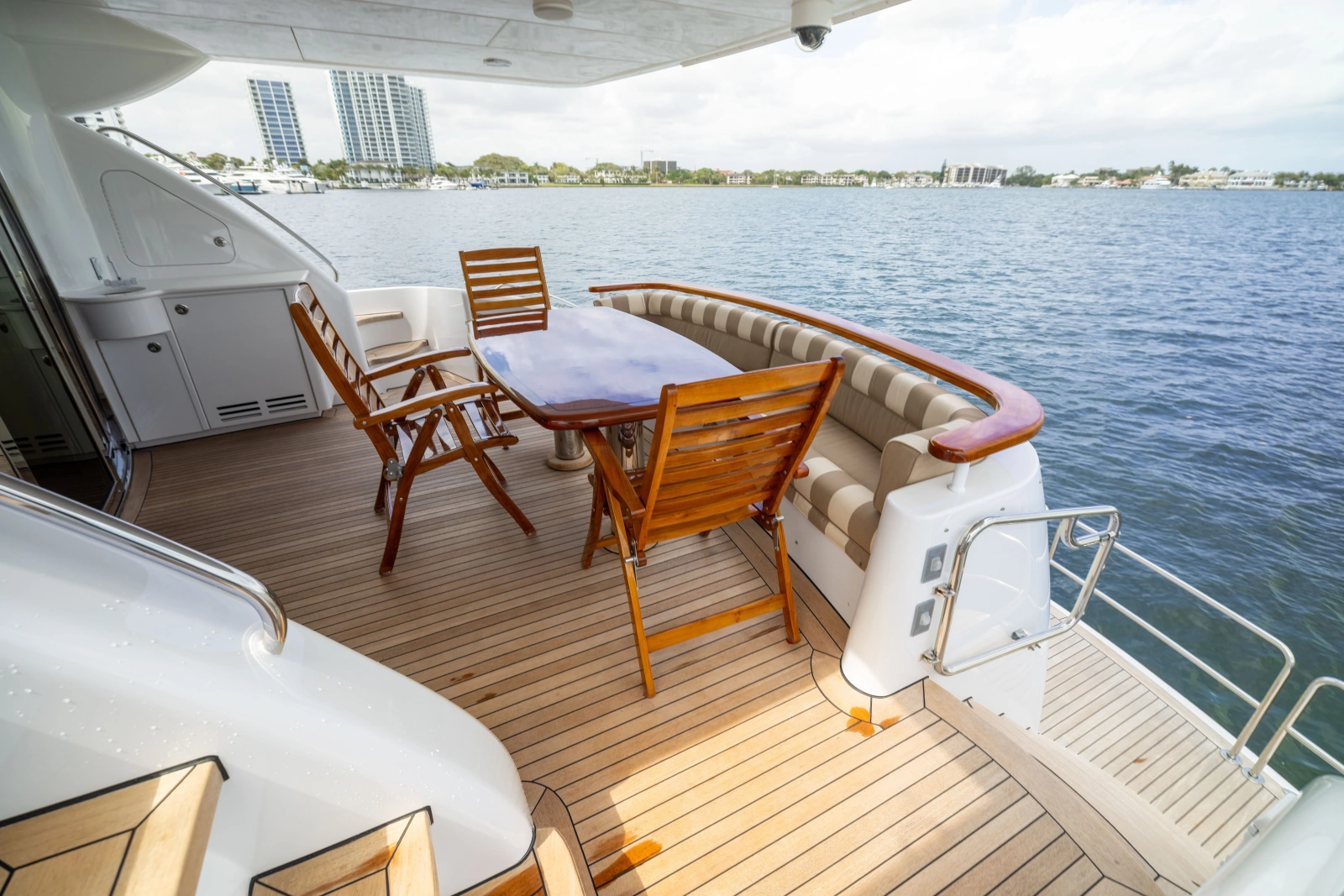 2005 Hatteras 80 Motor Yacht