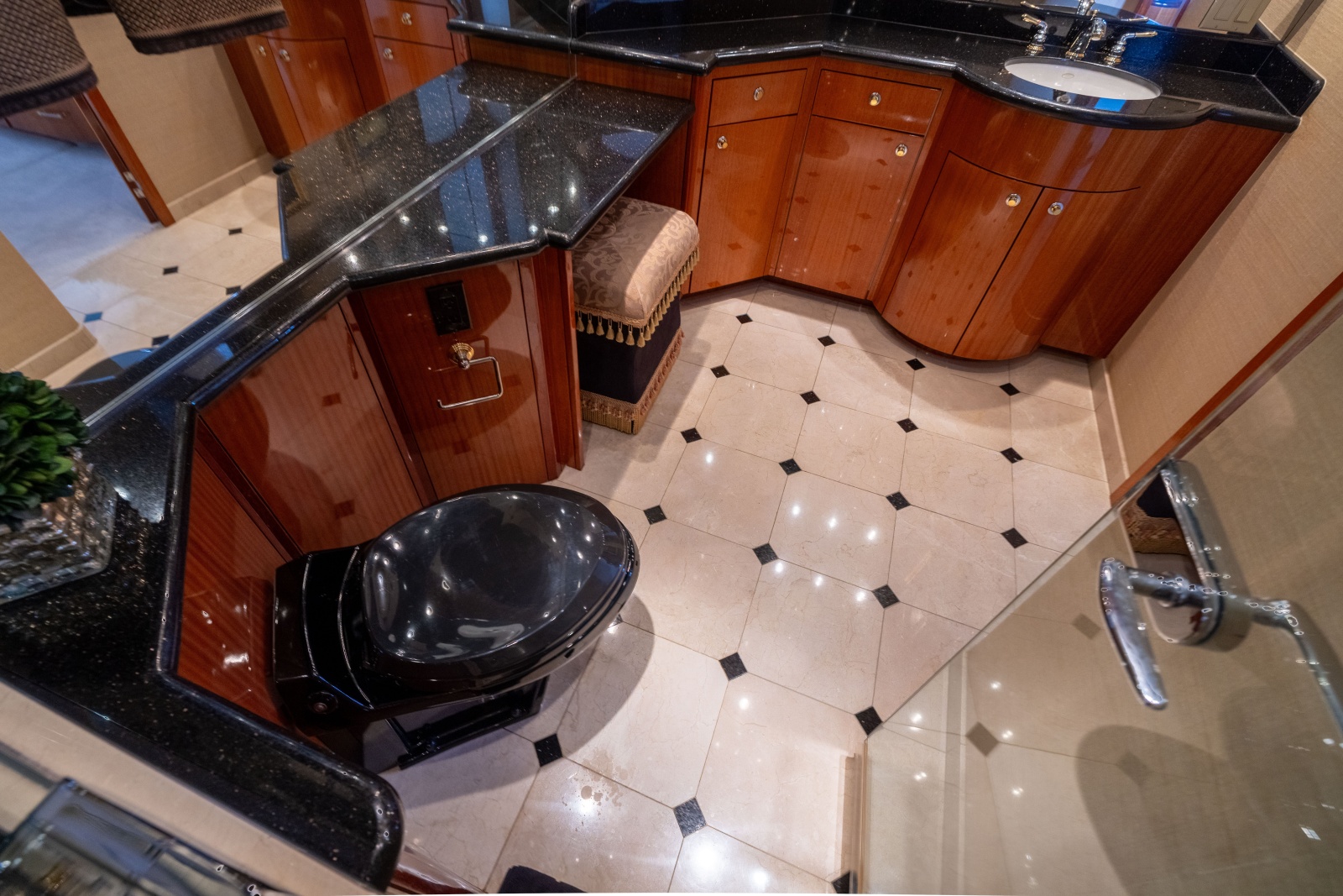 2005 Hatteras 80 Motor Yacht