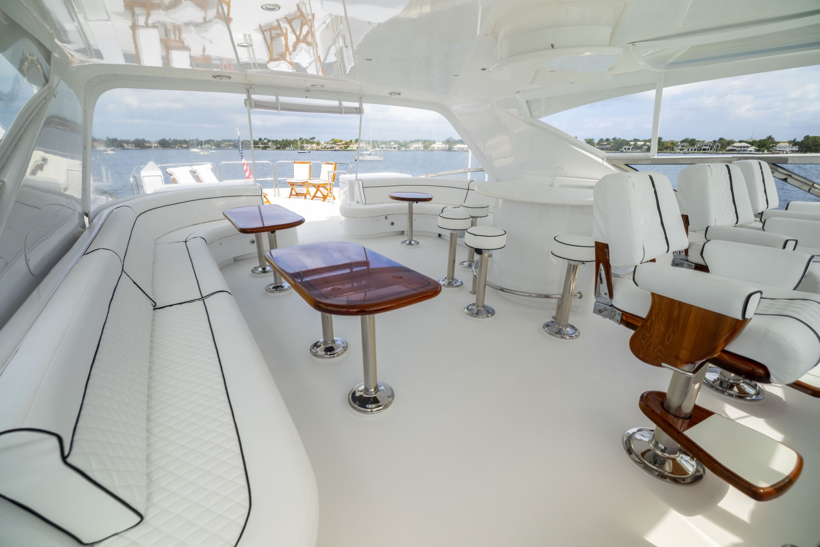 2005 Hatteras 80 Motor Yacht