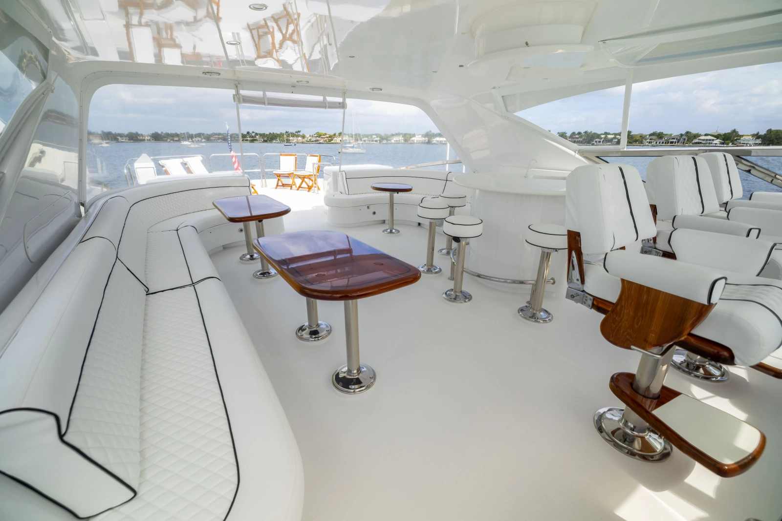 2005 Hatteras 80 Motor Yacht