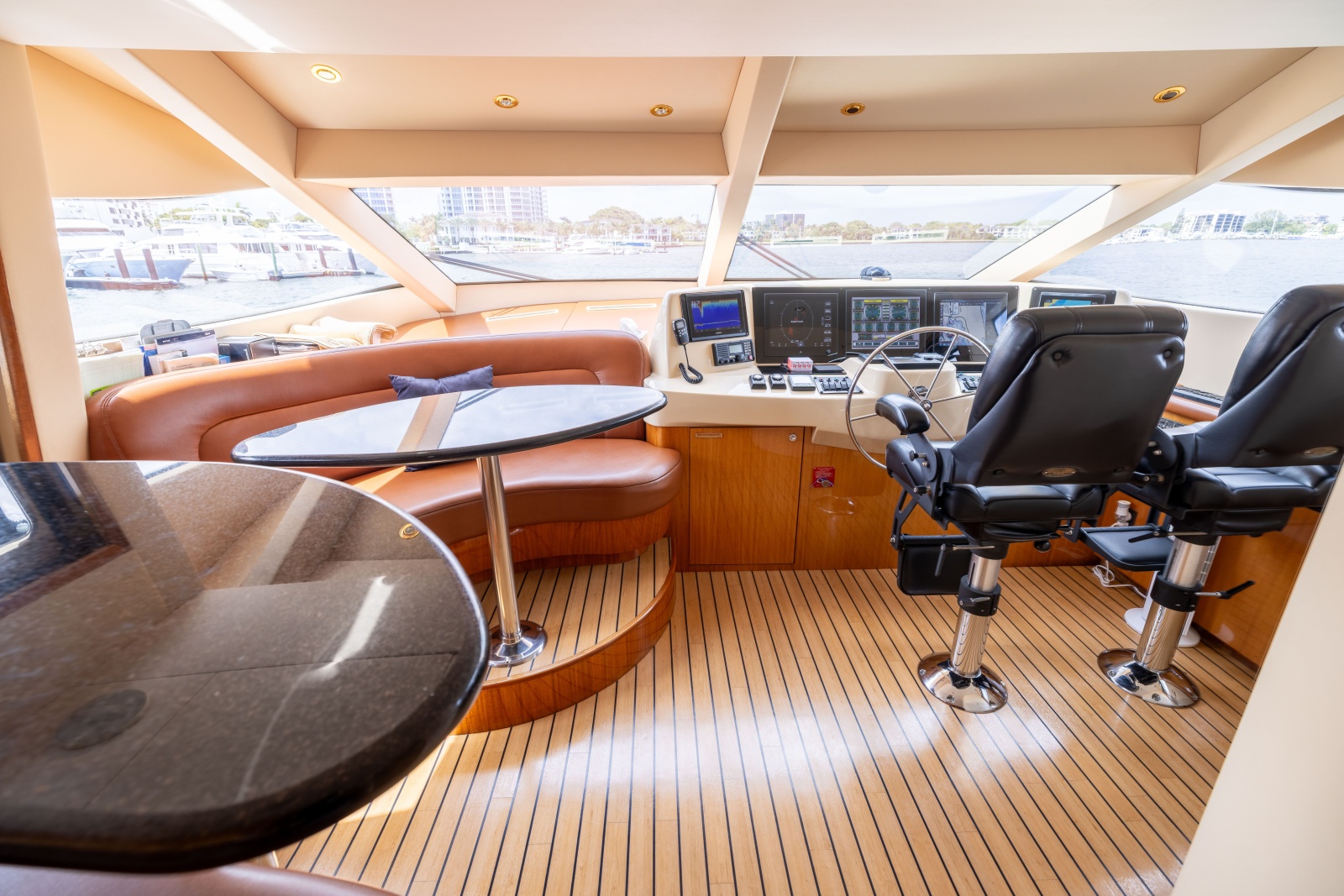 2005 Hatteras 80 Motor Yacht