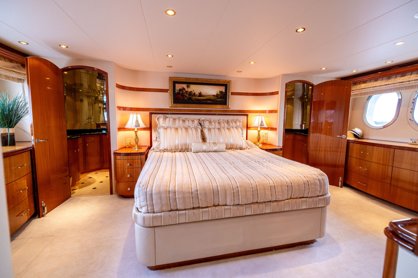 2005 Hatteras 80 Motor Yacht