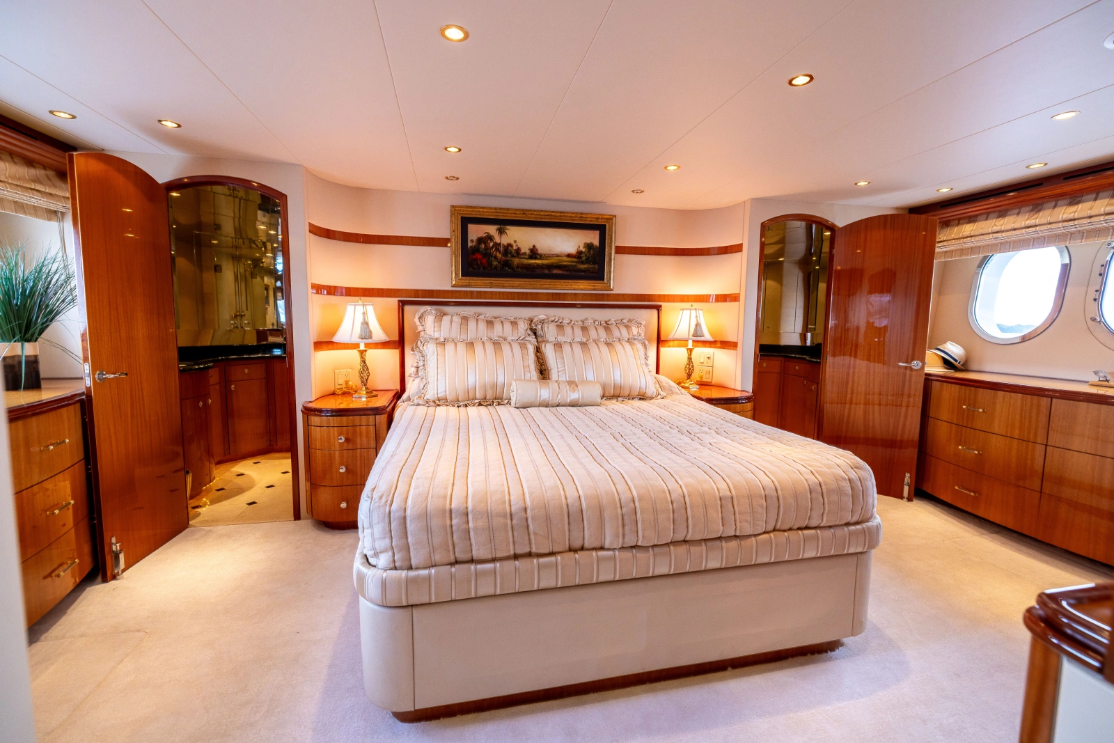 2005 Hatteras 80 Motor Yacht