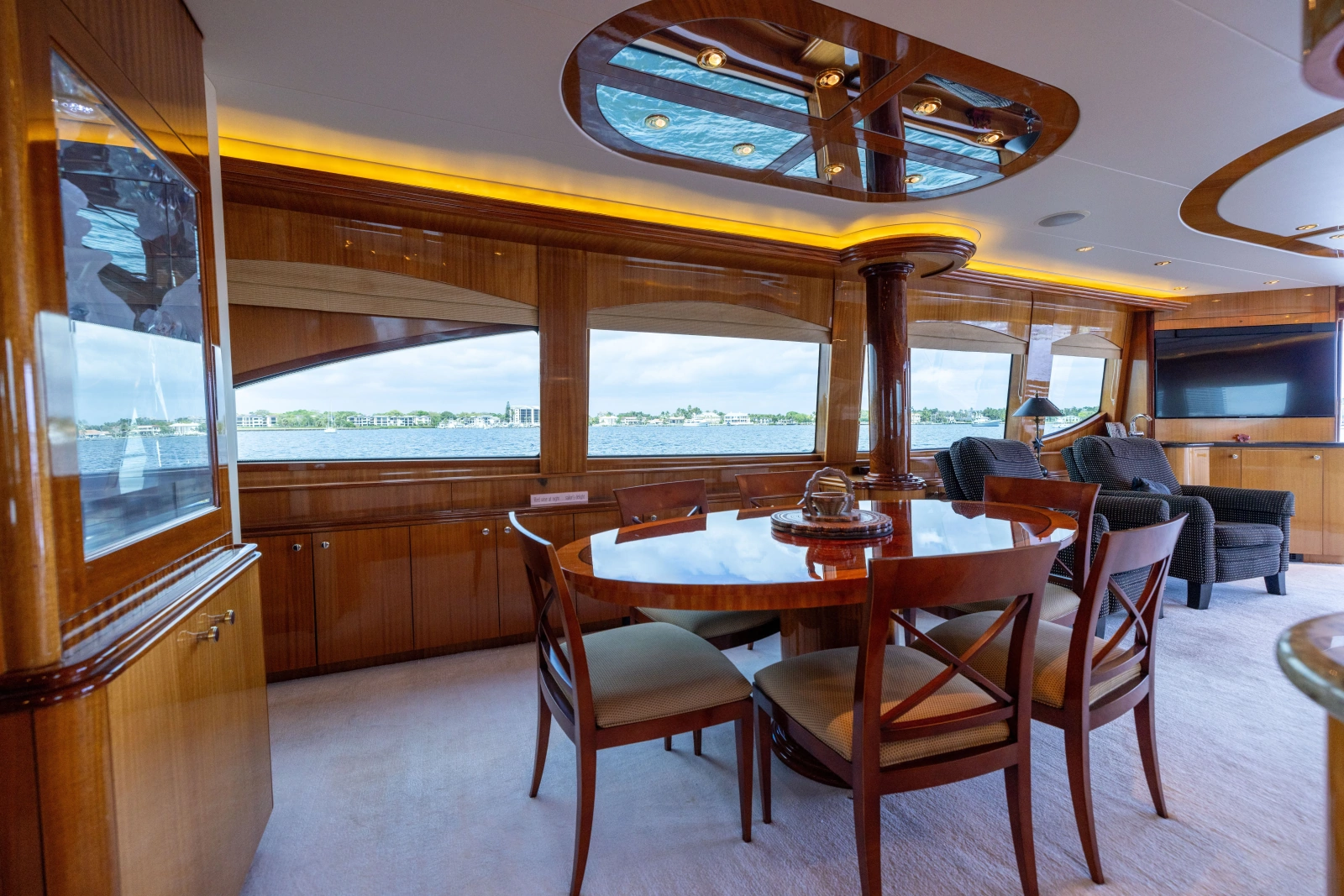 2005 Hatteras 80 Motor Yacht