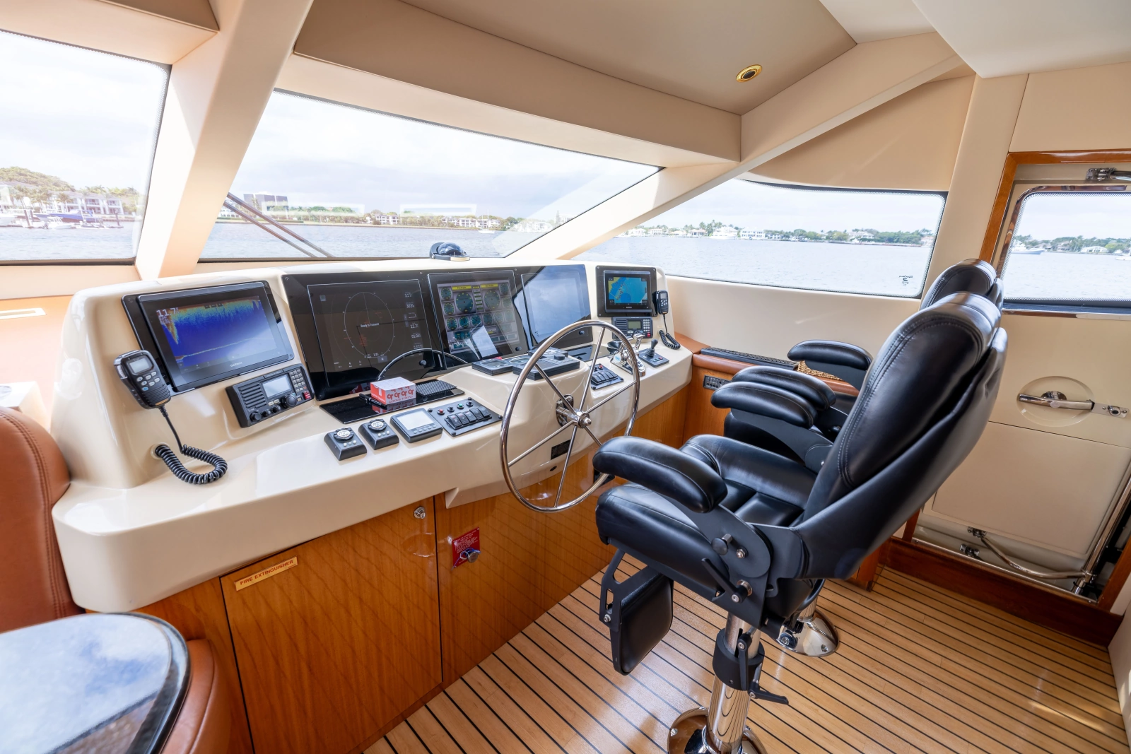 2005 Hatteras 80 Motor Yacht