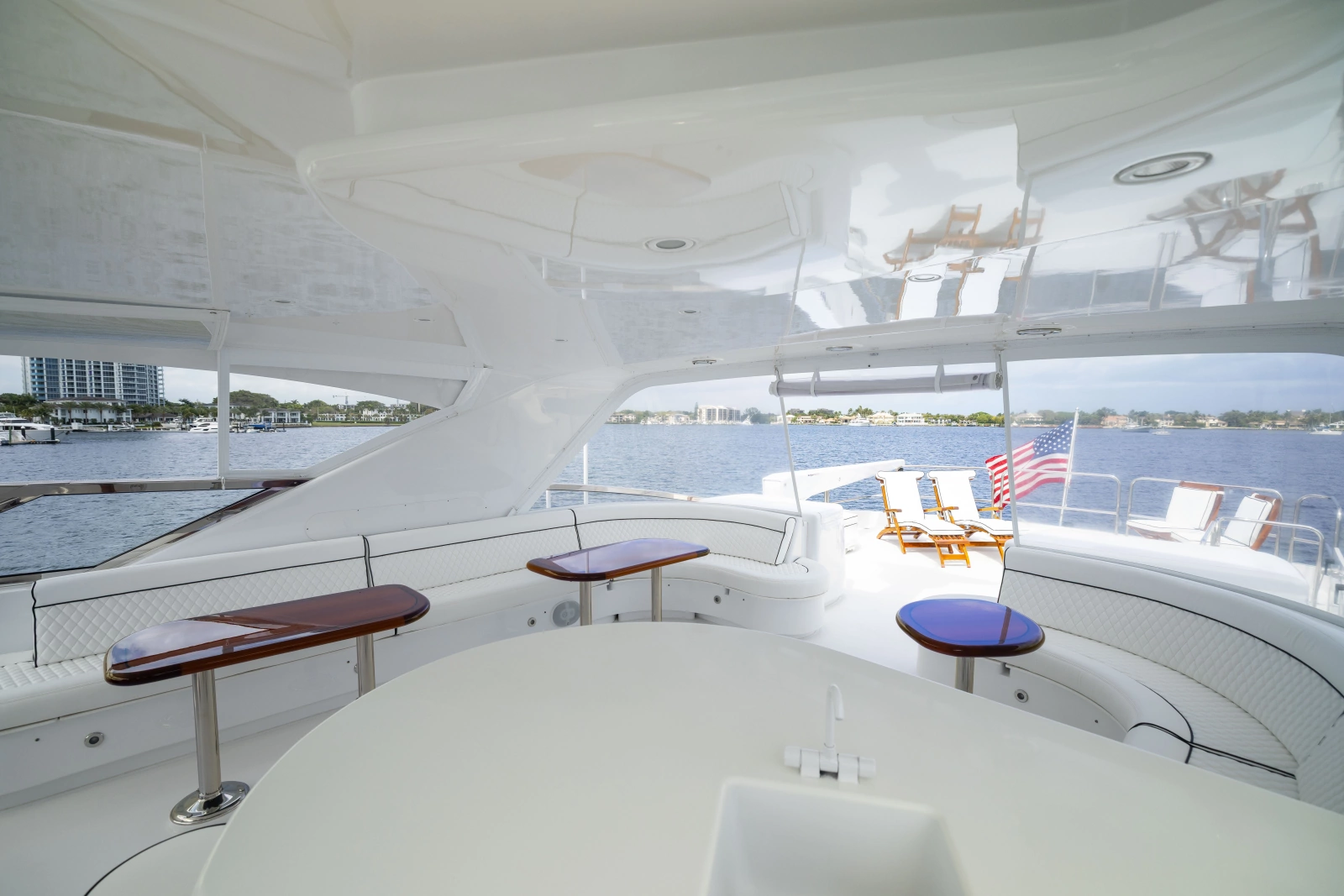 2005 Hatteras 80 Motor Yacht