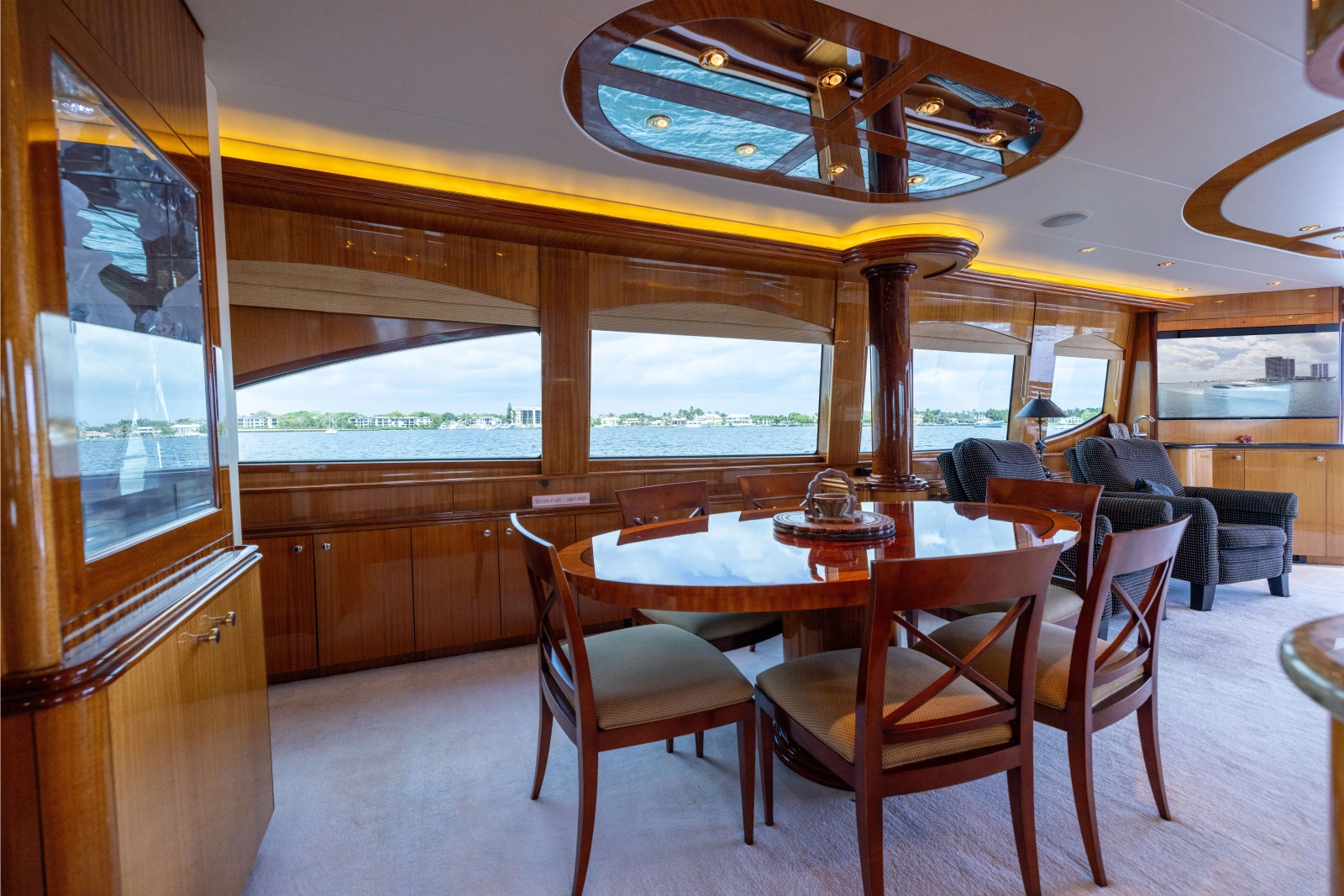 2005 Hatteras 80 Motor Yacht