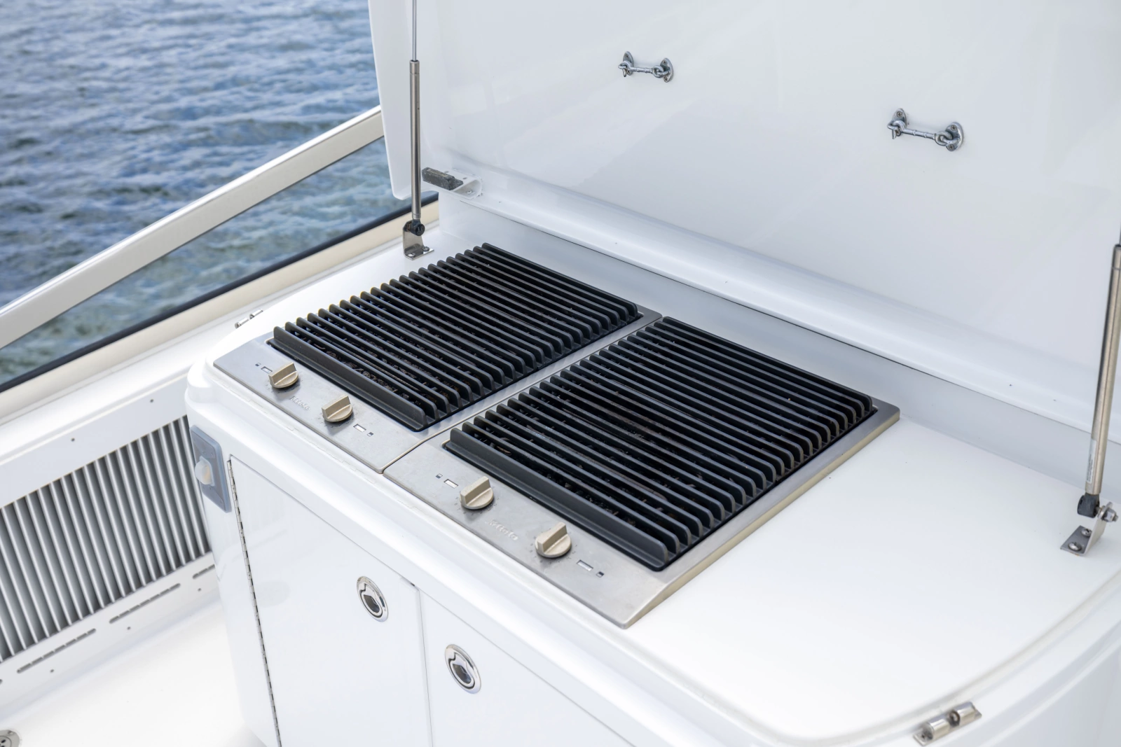 2005 Hatteras 80 Motor Yacht