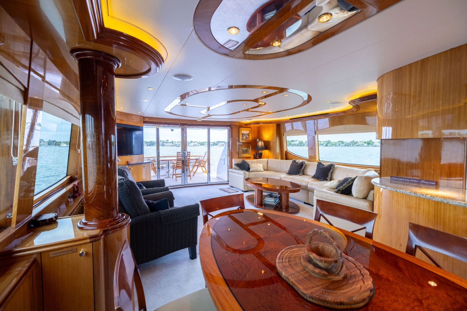 2005 Hatteras 80 Motor Yacht
