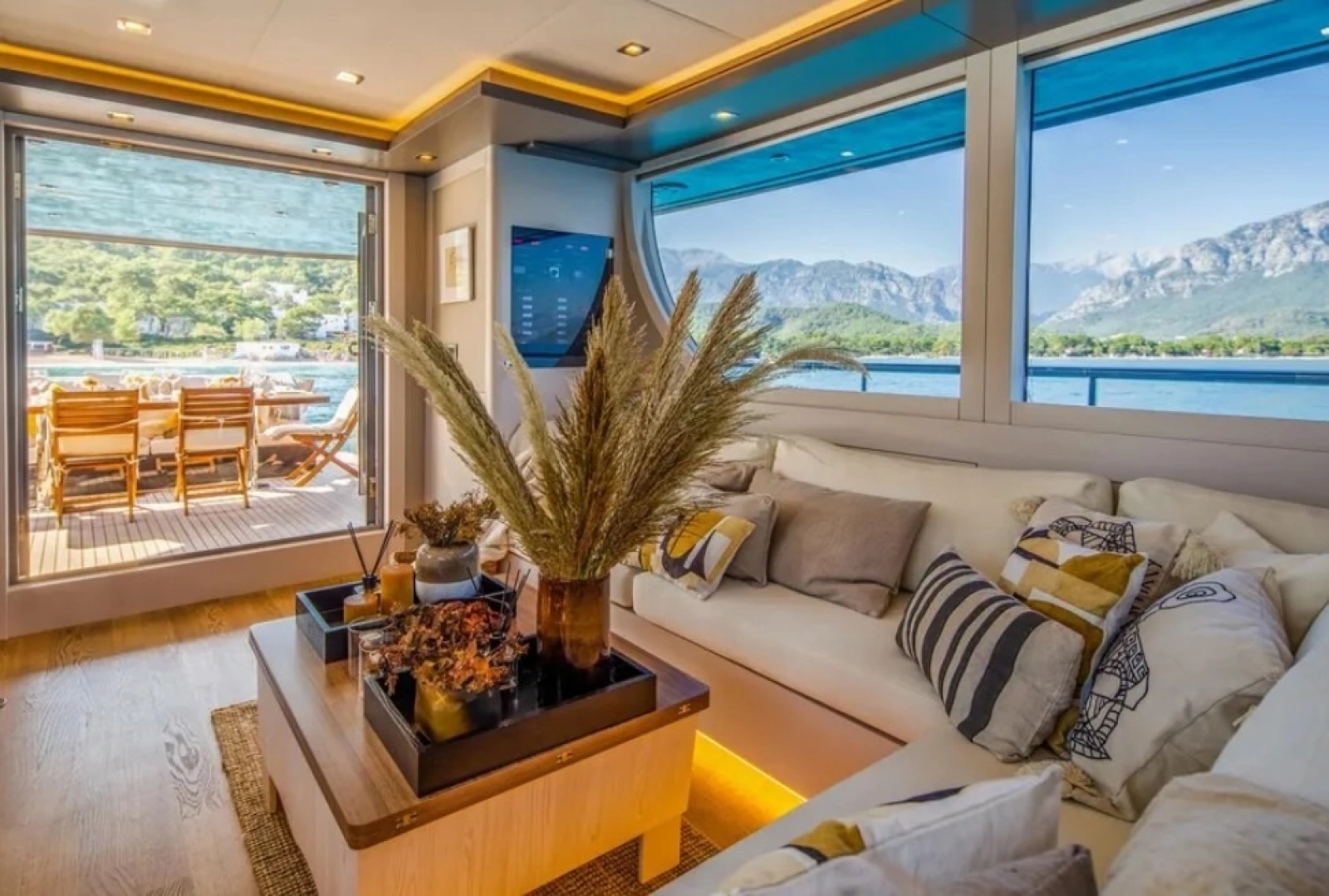 2019 Bering Steel Expedition Yacht