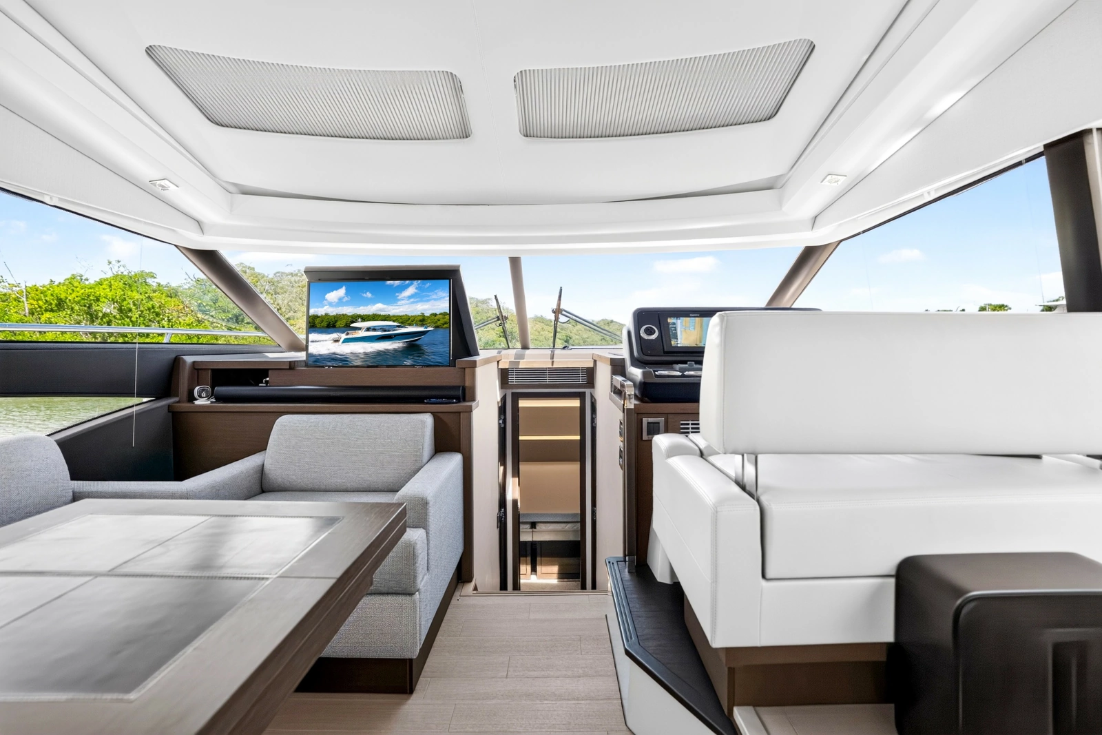 2019 Prestige 520S