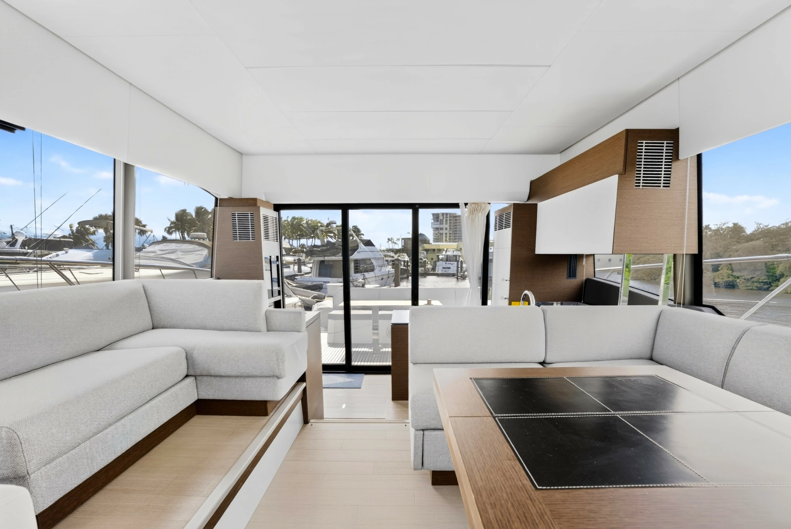 2019 Prestige 520S