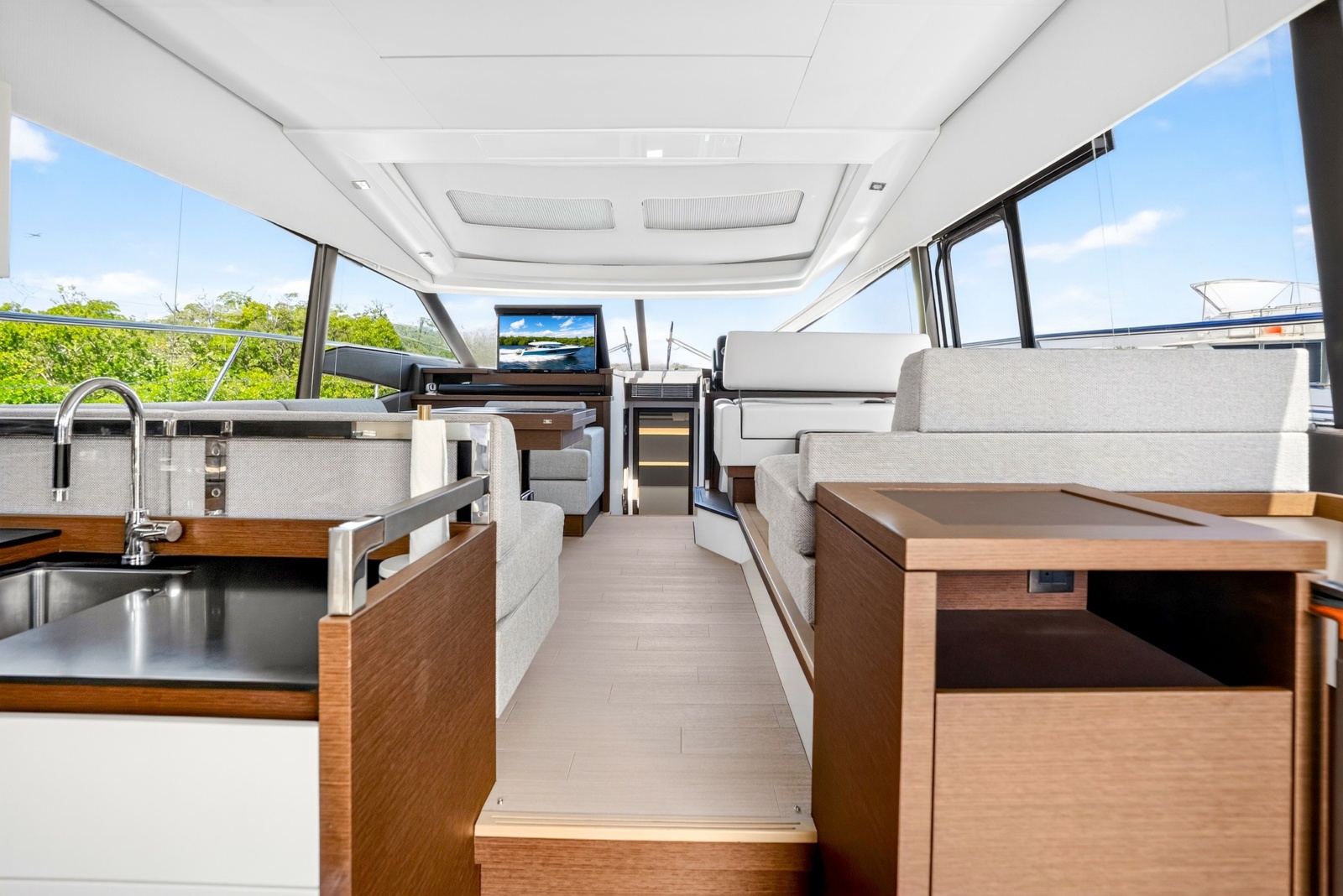 2019 Prestige 520S