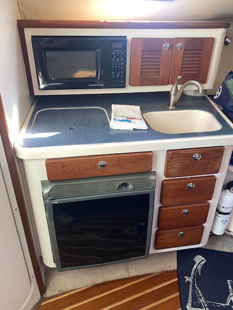 2005 Pursuit 3370 Offshore