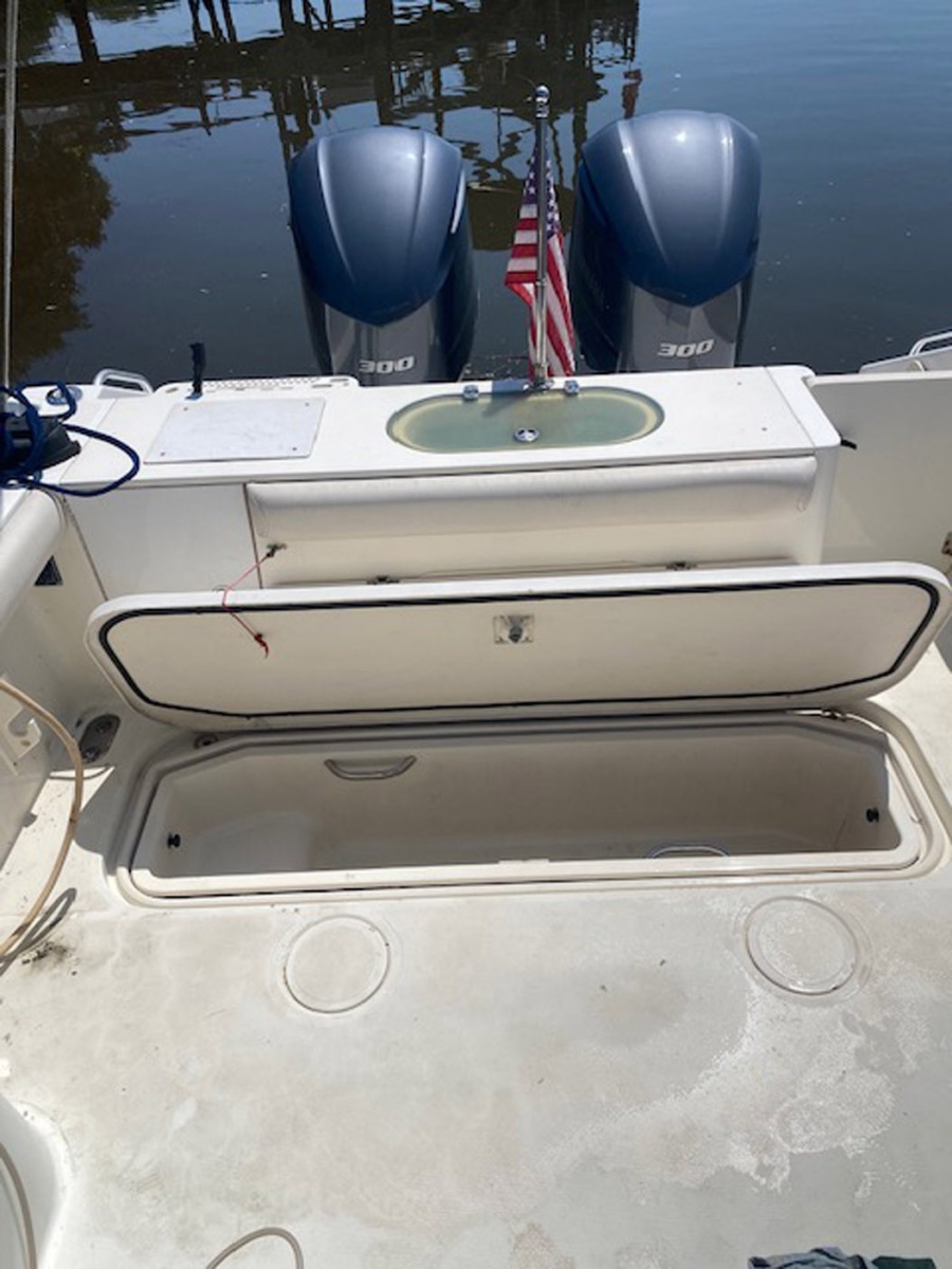 2005 Pursuit 3370 Offshore