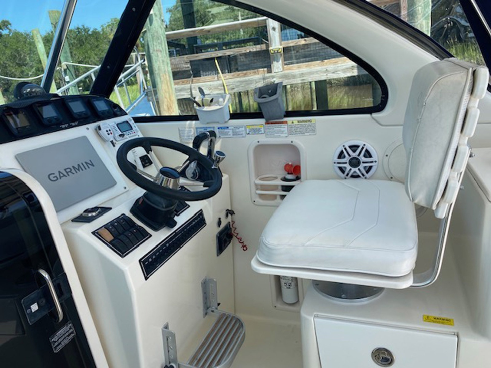 2005 Pursuit 3370 Offshore