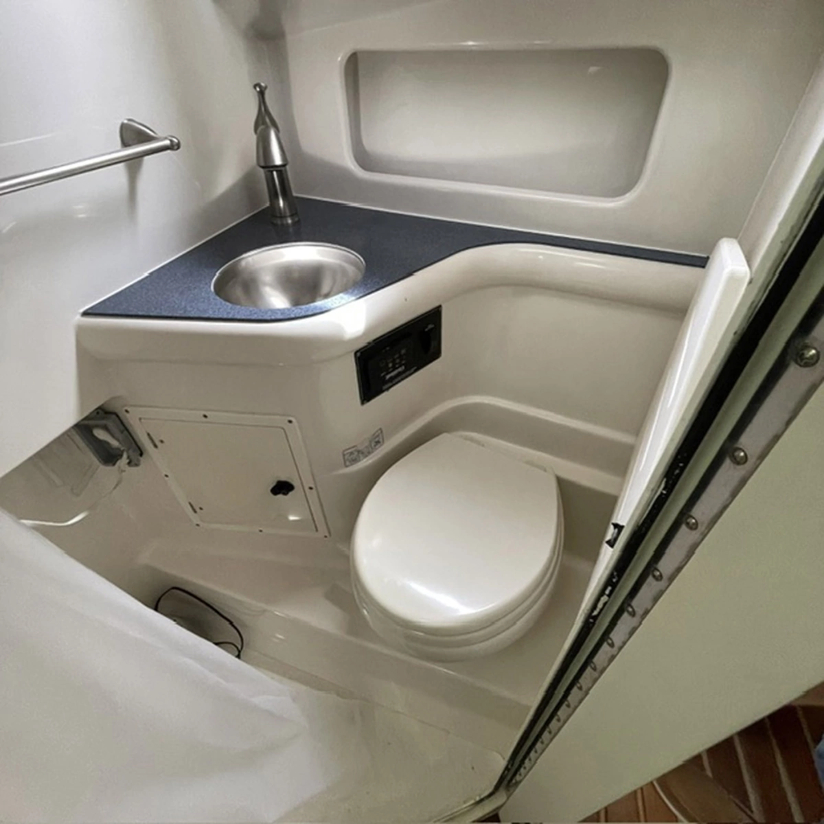 2005 Pursuit 3370 Offshore