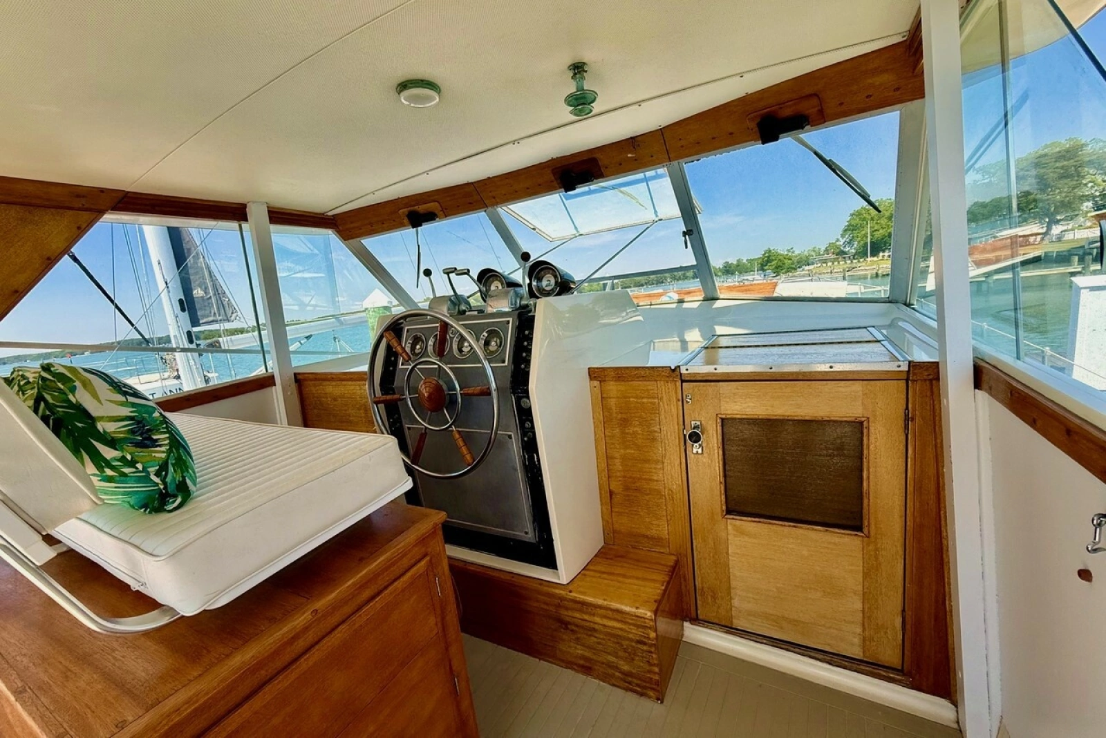 1967 Chris-Craft 47 Commander