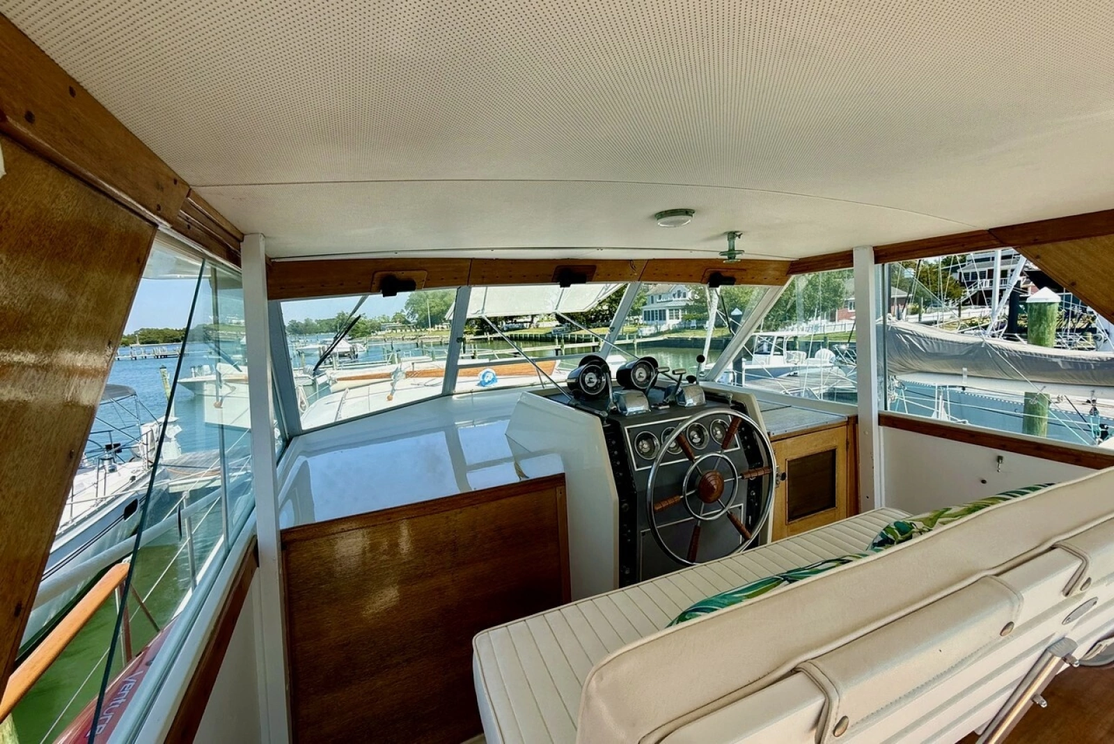 1967 Chris-Craft 47 Commander
