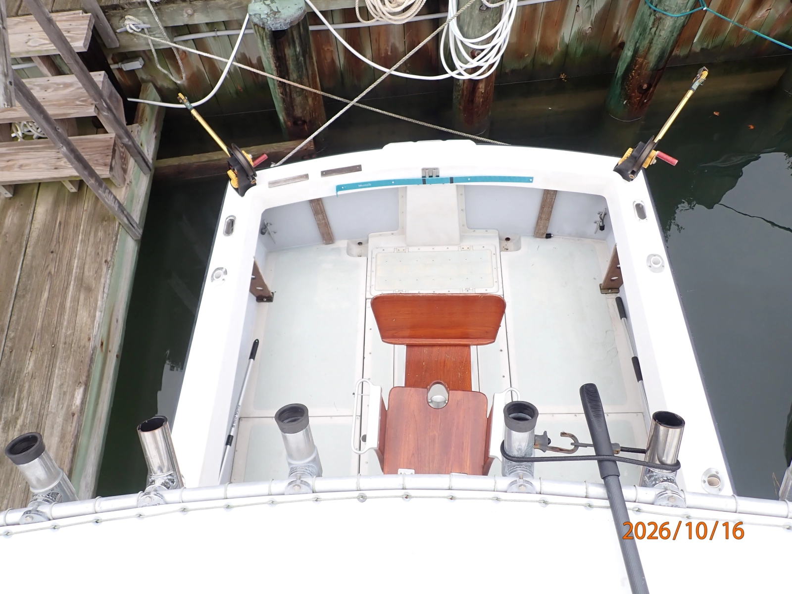 26' Shamrock cockpit