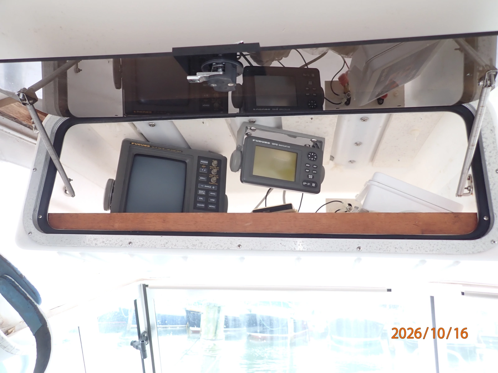 26' Shamrock helm overhead electronics