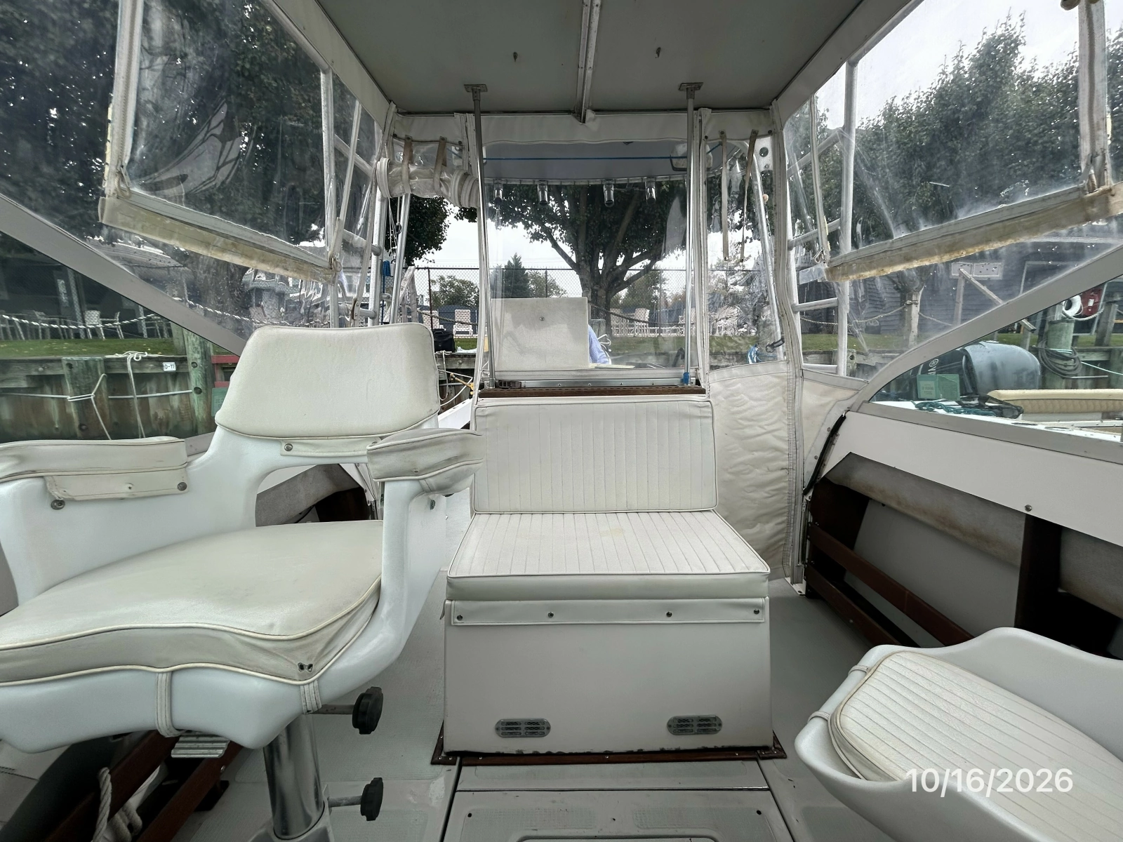 26' Shamrock helm aft