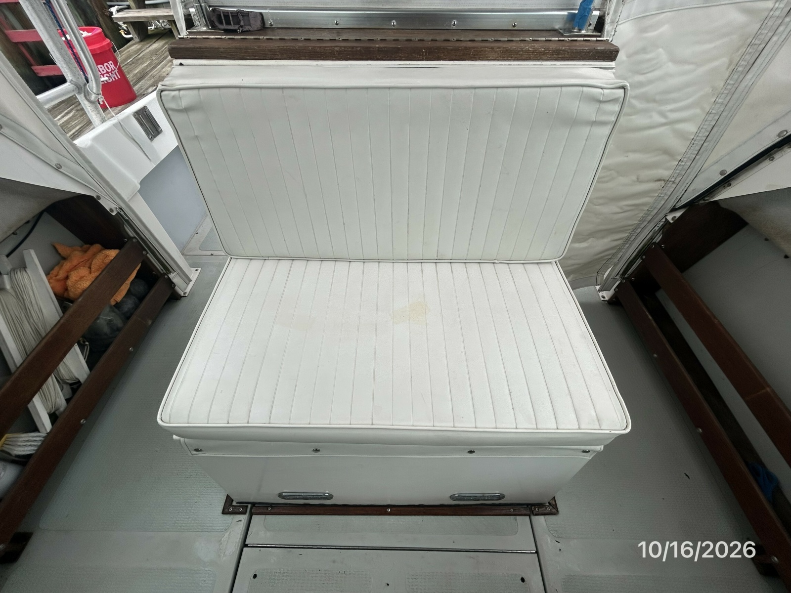 26' Shamrock helm aft seating