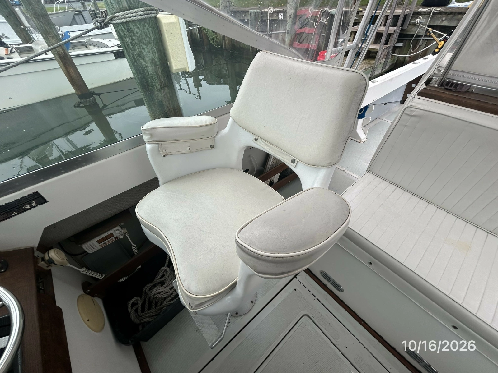 26' Shamrock helmseat