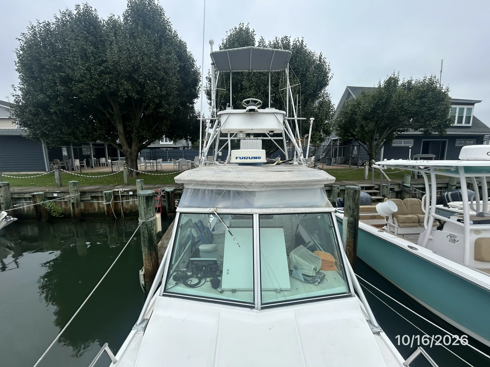 26' Shamrock foredeck aft