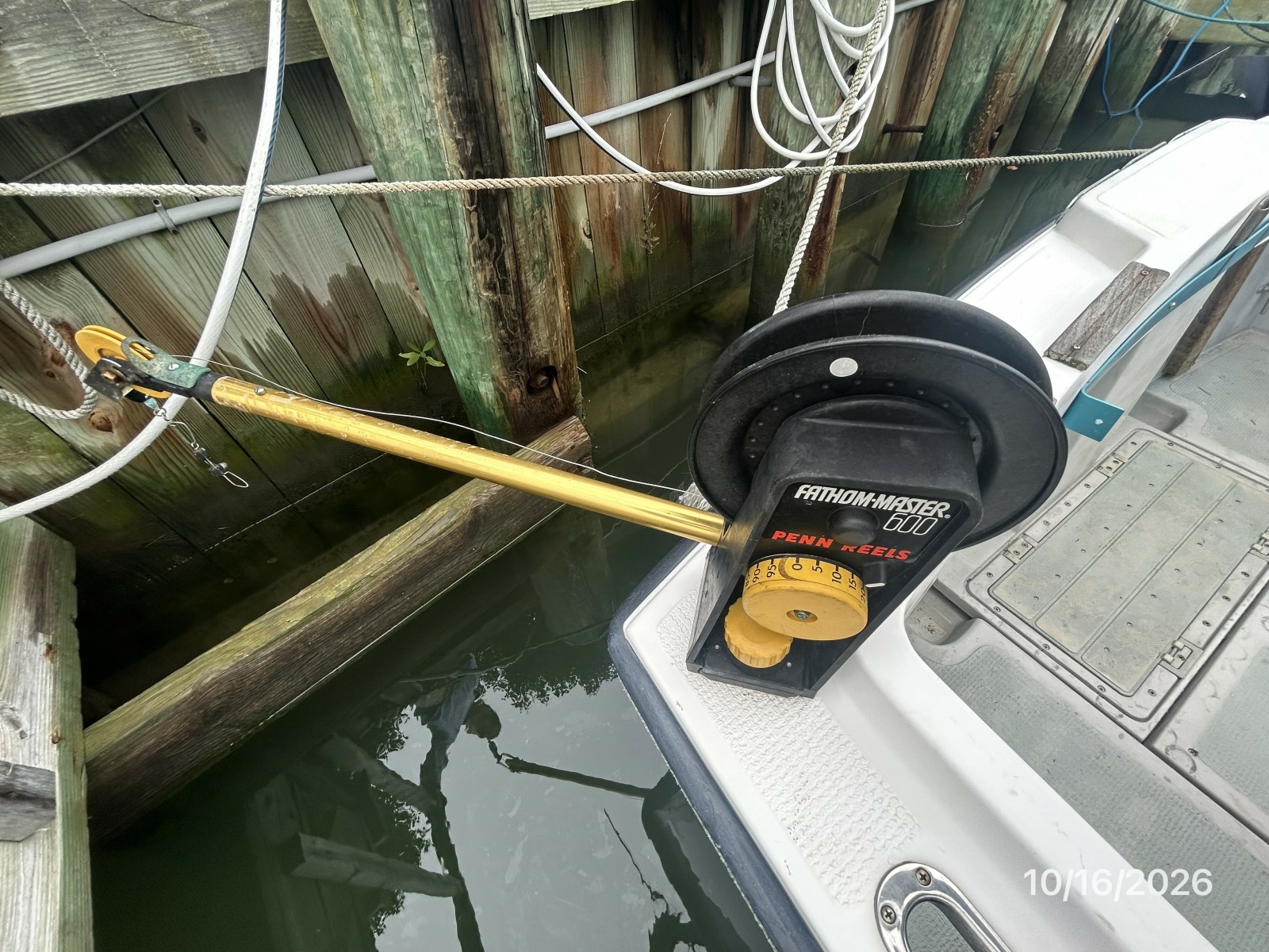 26' Shamrock starboard down rigger