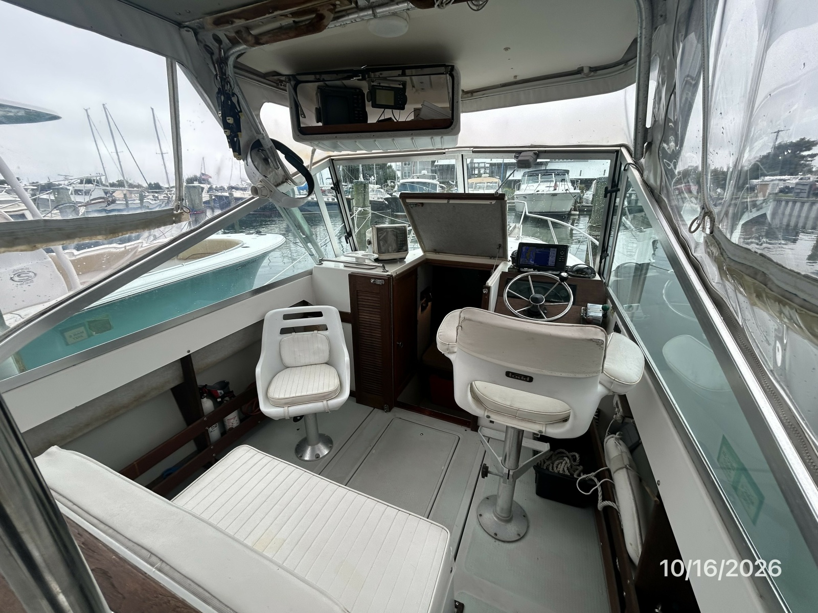 26' Shamrock helm forward