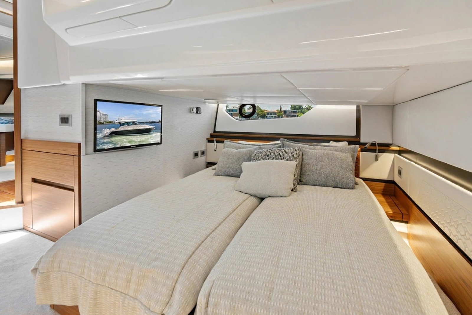 2024 Tiara Yachts 48 LE
