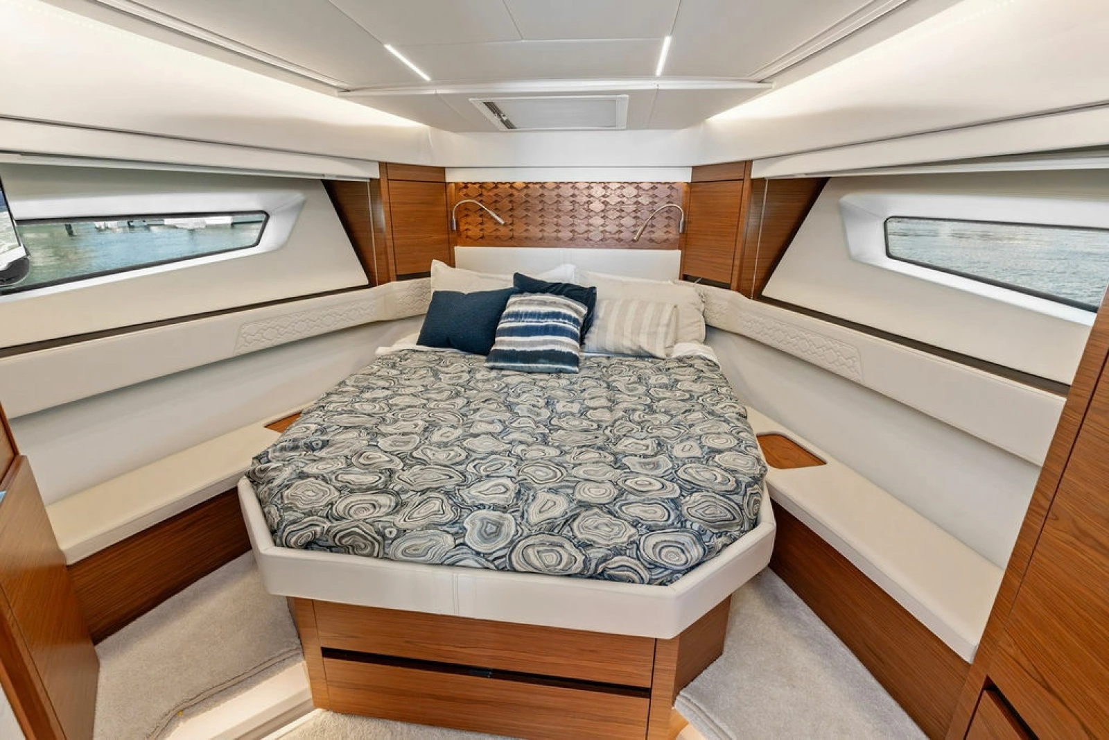 2024 Tiara Yachts 48 LE