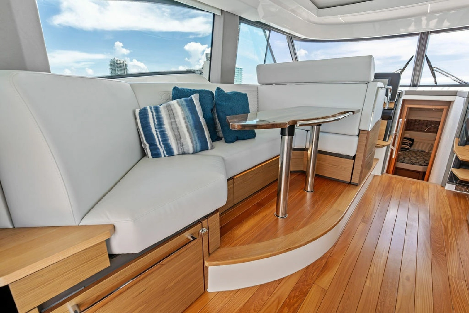 2024 Tiara Yachts 48 LE