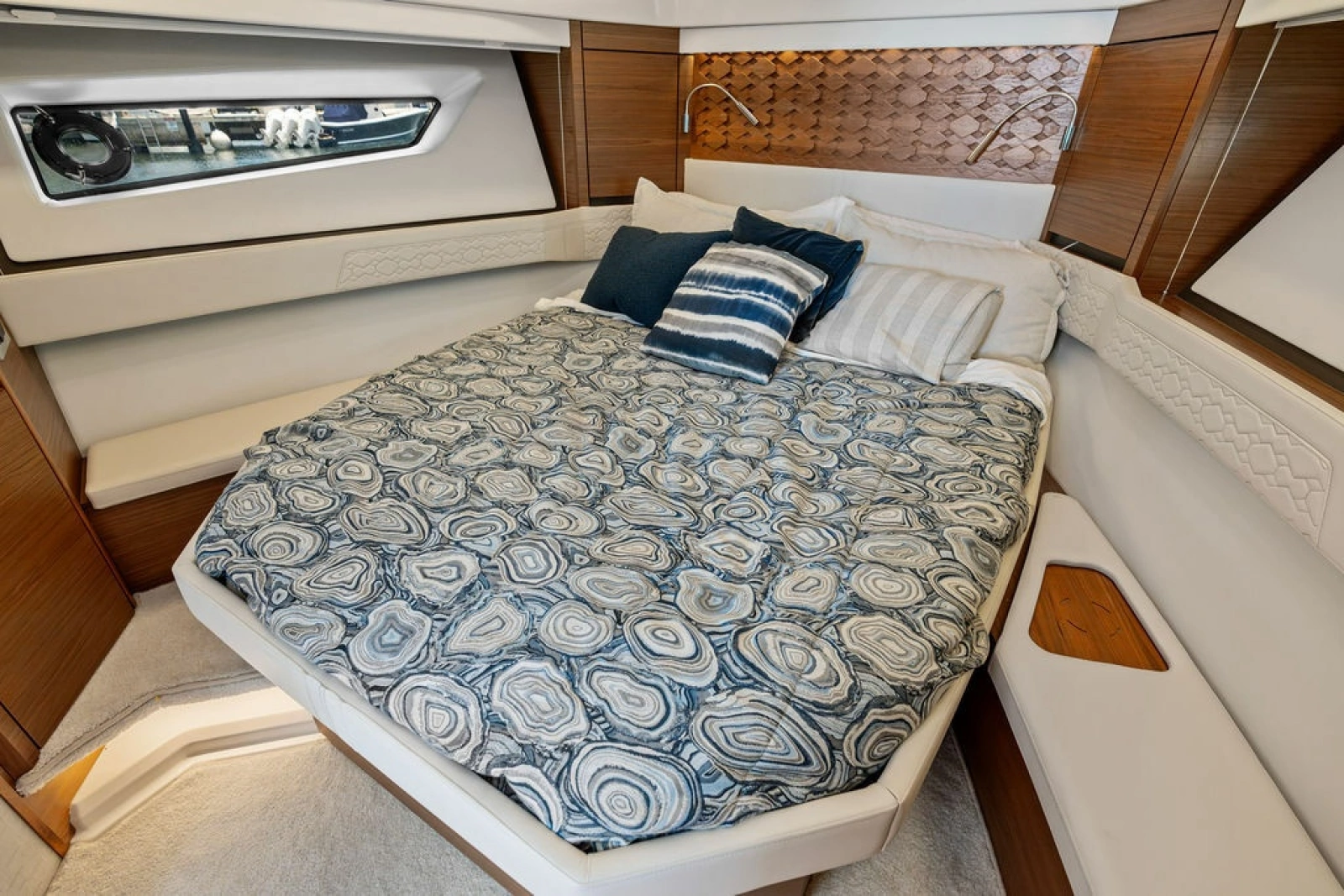 2024 Tiara Yachts 48 LE