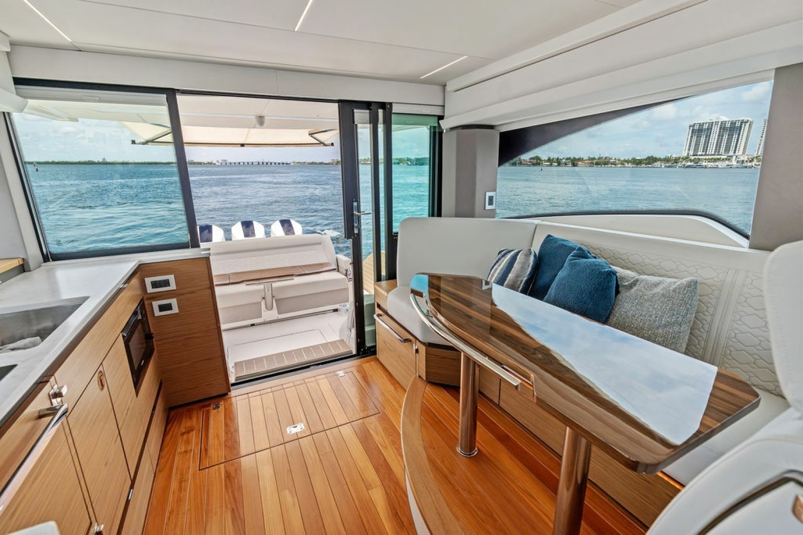 2024 Tiara Yachts 48 LE