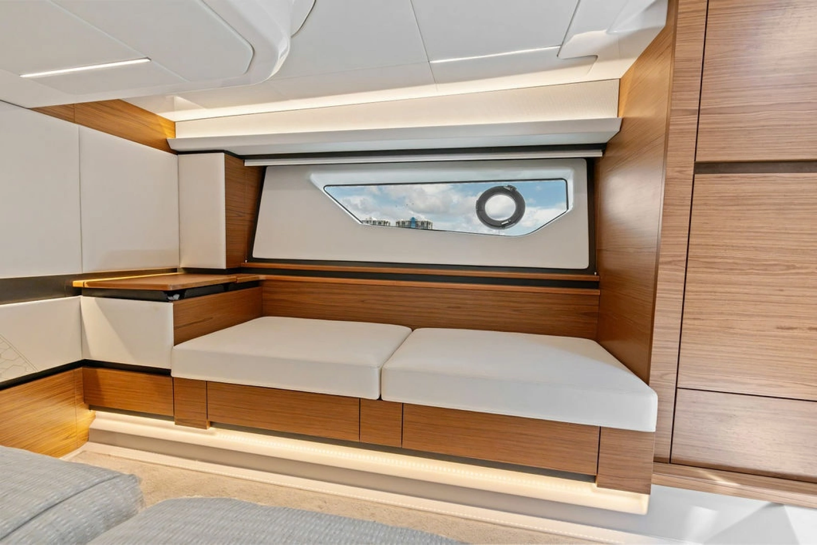 2024 Tiara Yachts 48 LE