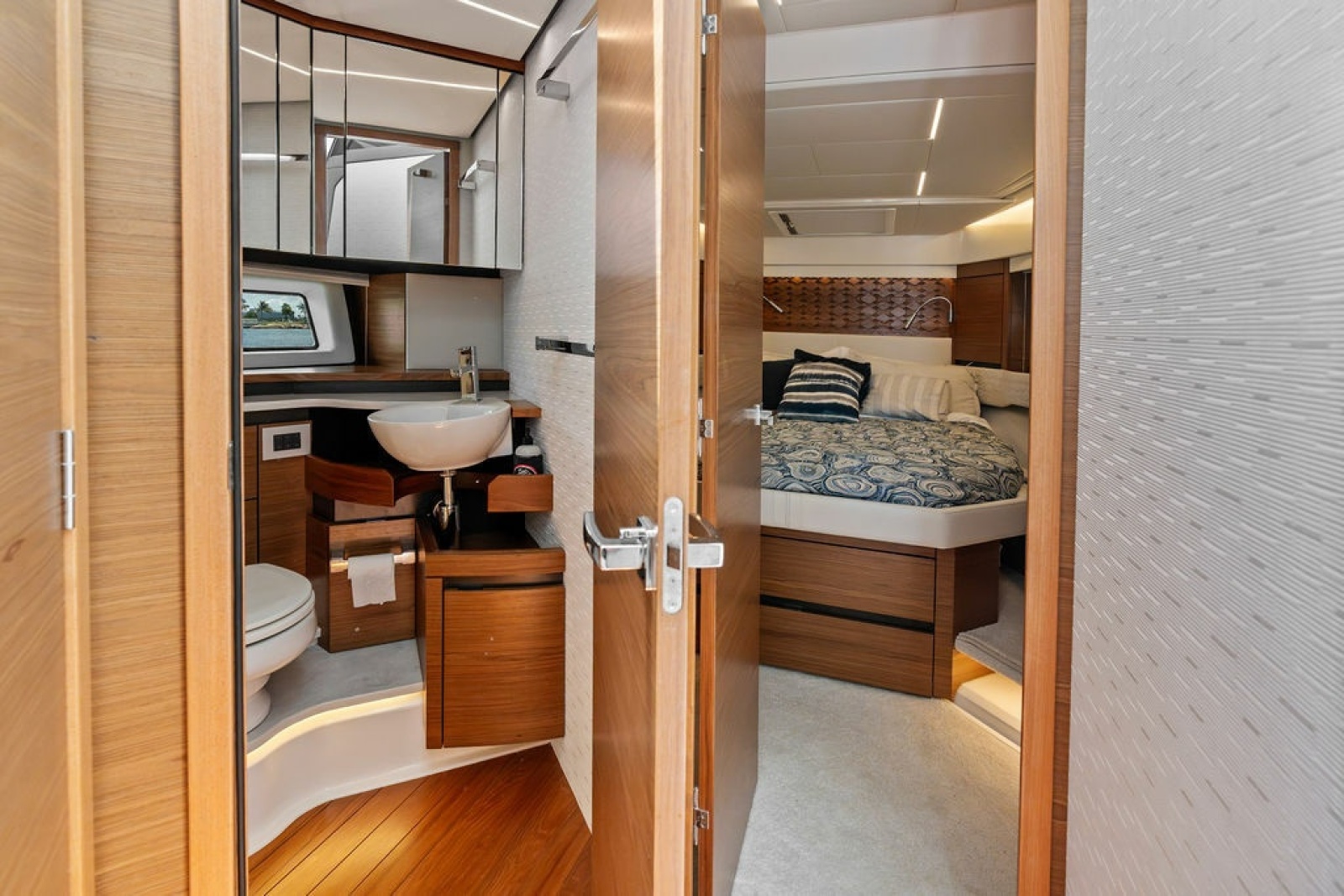 2024 Tiara Yachts 48 LE