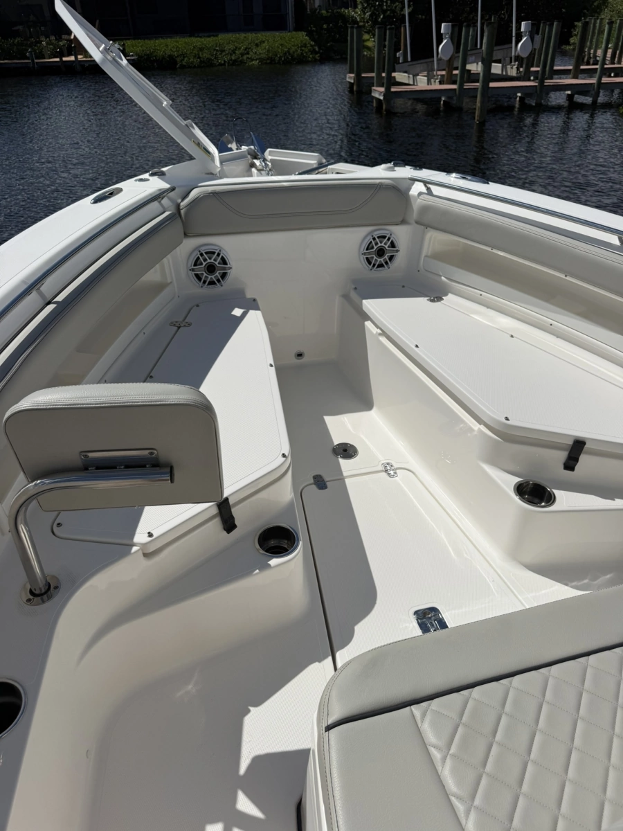 2023 Pursuit S248