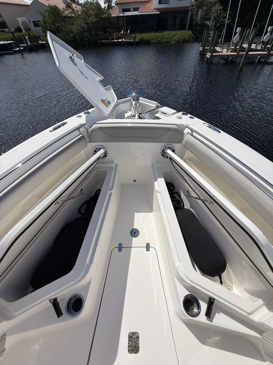 2023 Pursuit S248