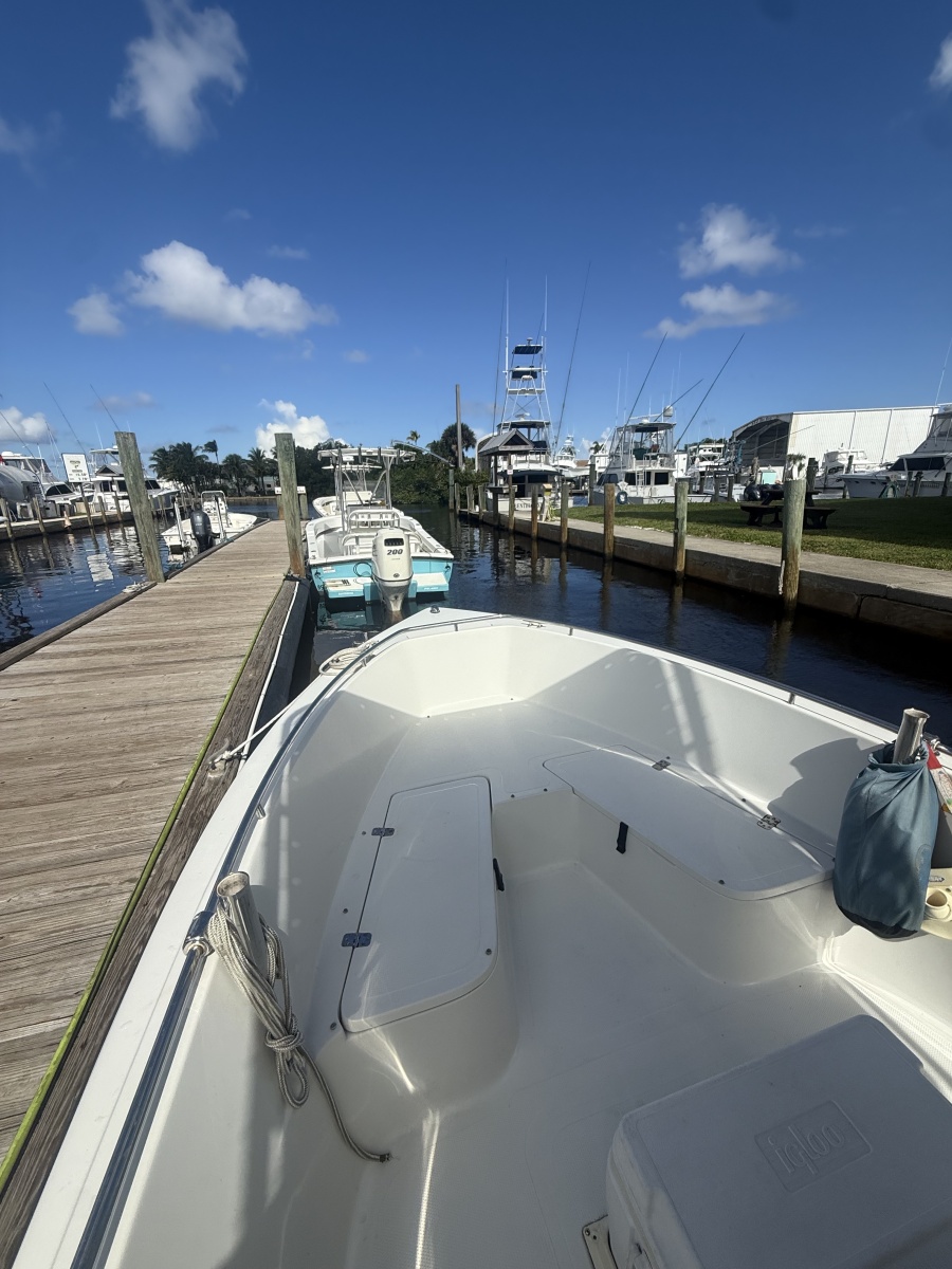 2005 Sailfish 206 CC