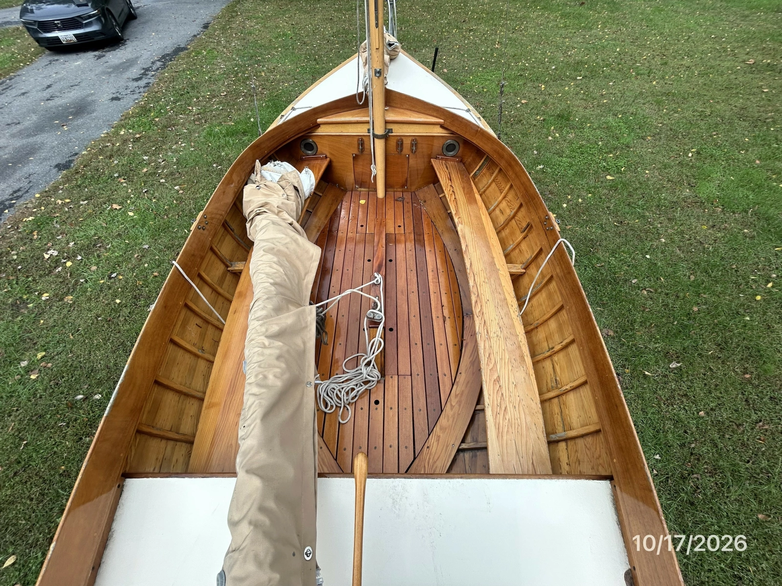 Haven 12.5 cockpit forward