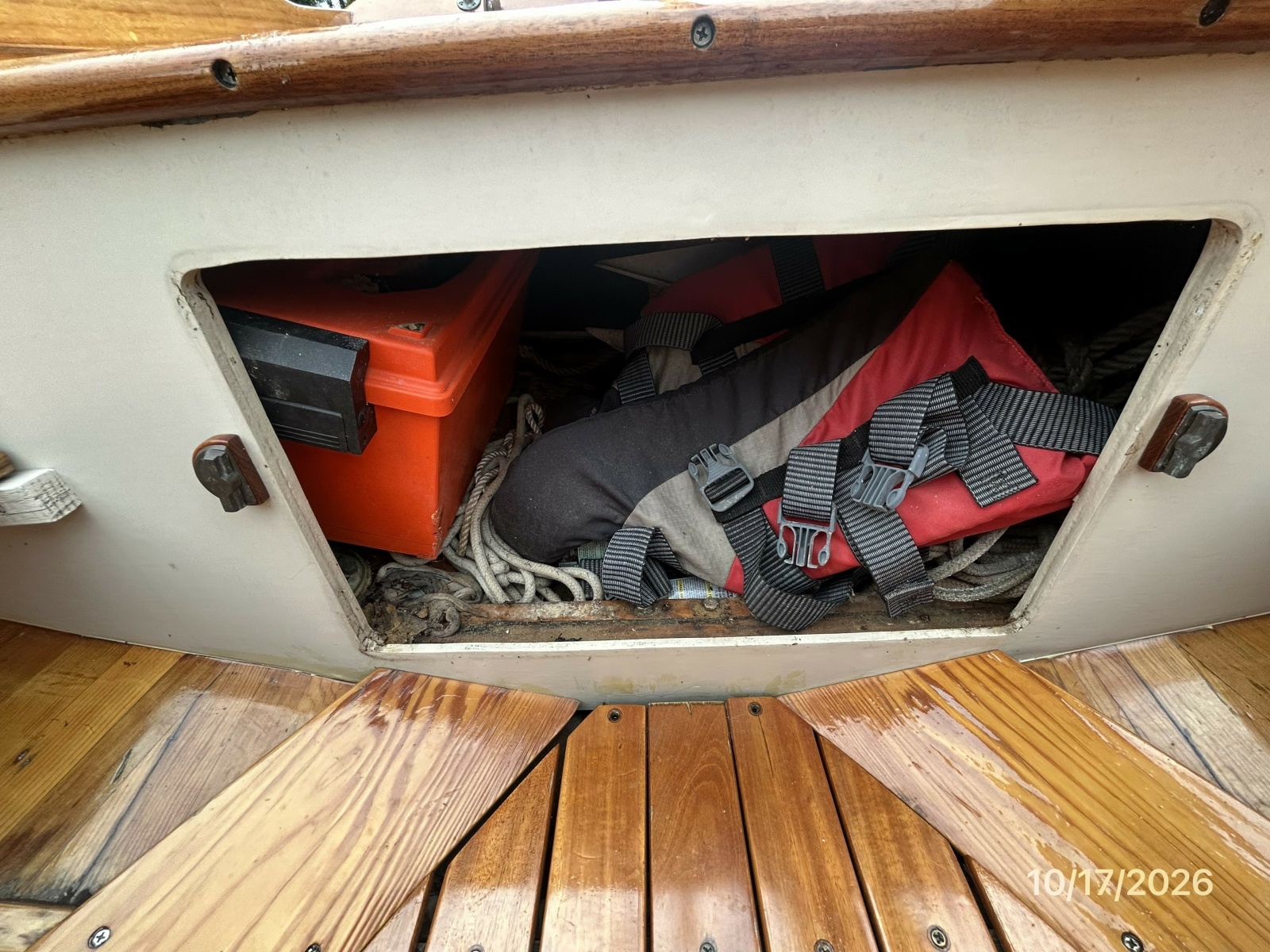 Haven 12.5 cockpit aft storage