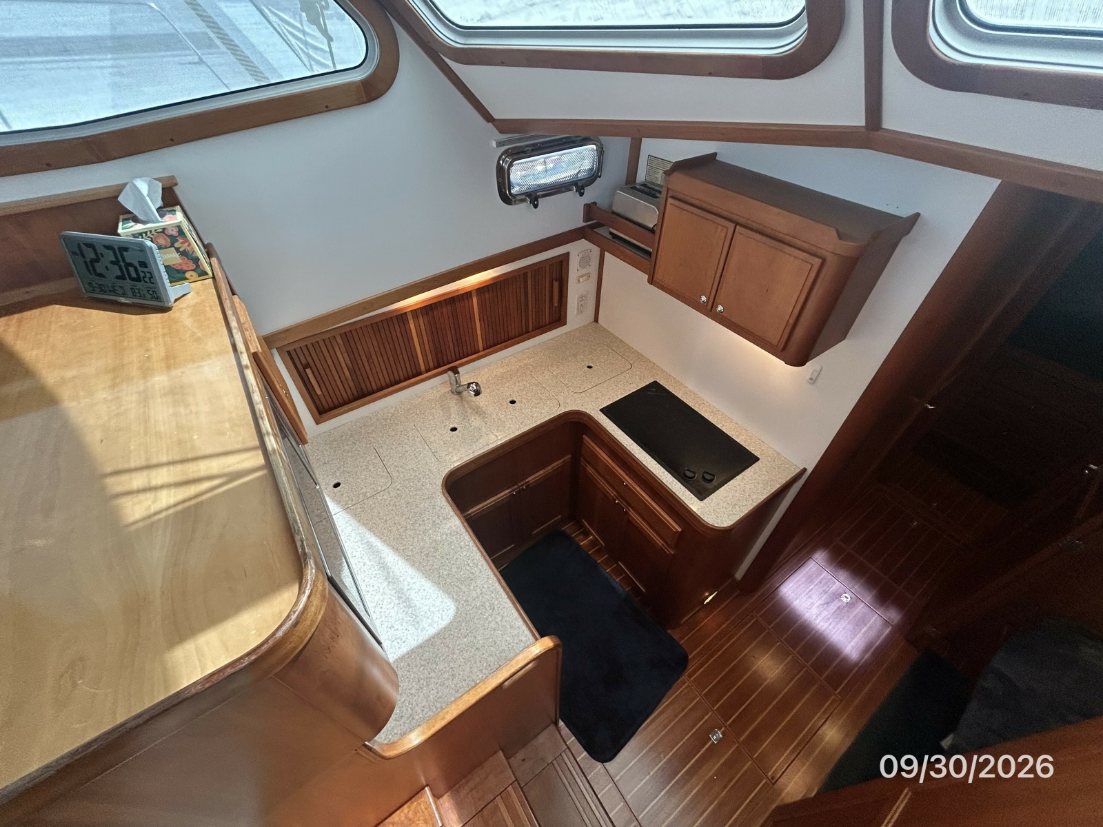 42' Sabre galley1