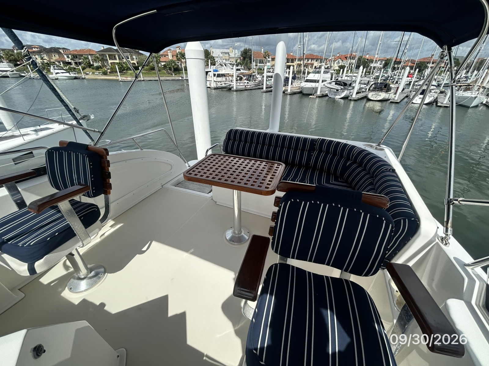 42' Sabre flybridge aft