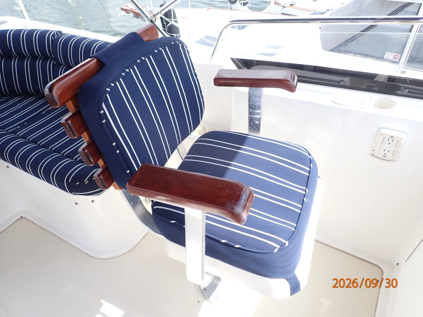 42' Sabre flybridge mate seat