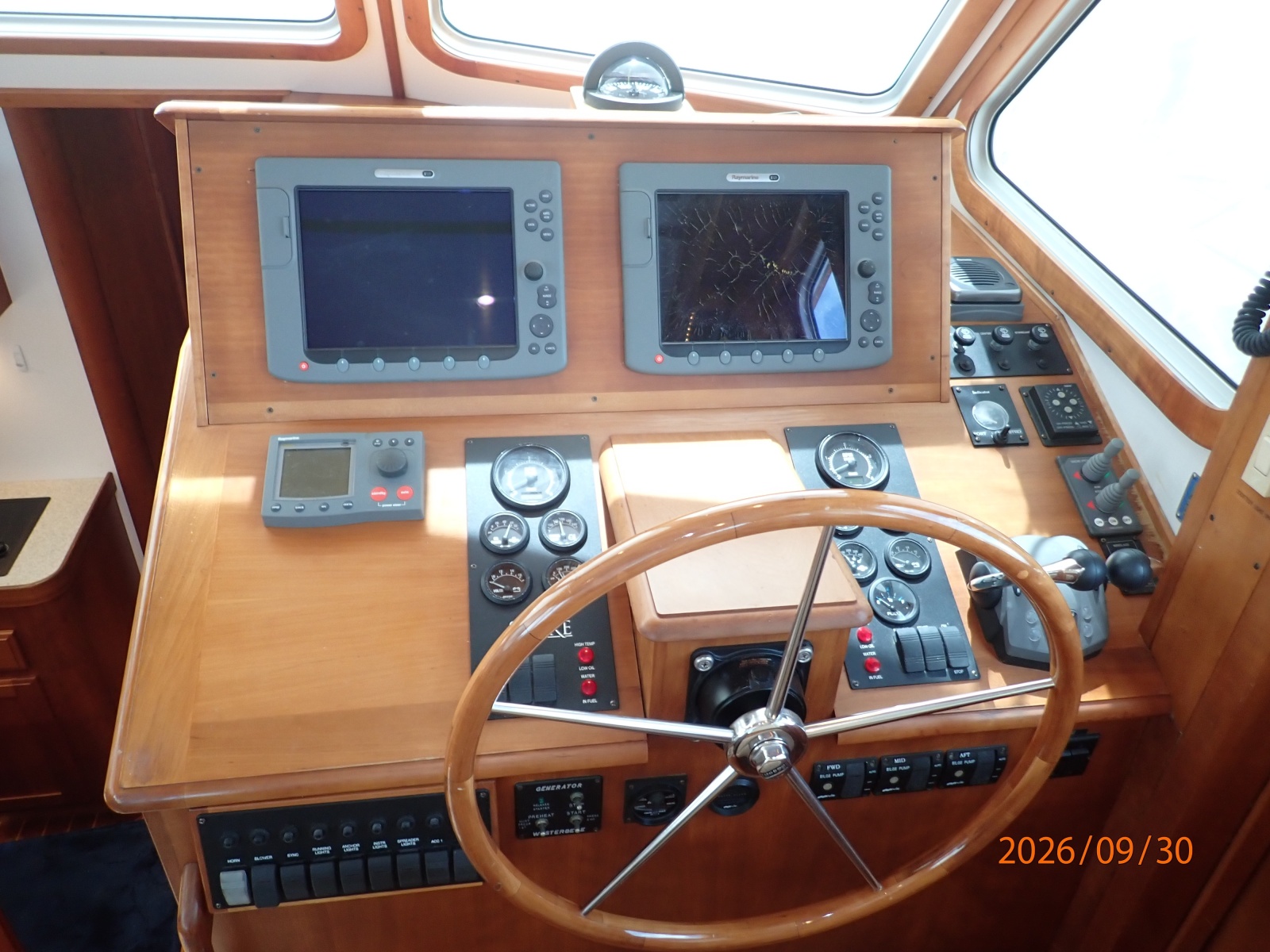 42' Sabre lower helm2