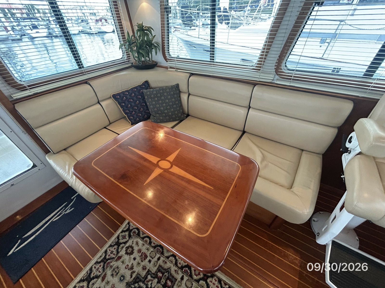 42' Sabre salon port aft seating